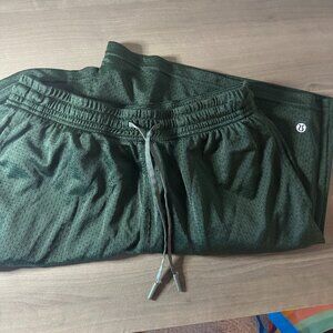 Lululemon women's mesh basketball shorts forest green size 8